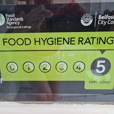 Hostel Aunty Katie'S House, Ni Tourist Board Certified & Located On The Main Oldpark Road To Belfast, With Free Continental Breakfast & Free Ultra Fast Sky Internet, Free Sky Sports & Free Sky Cinema, Self-Check In After 10Pm Gmt Zewnętrze zdjęcie