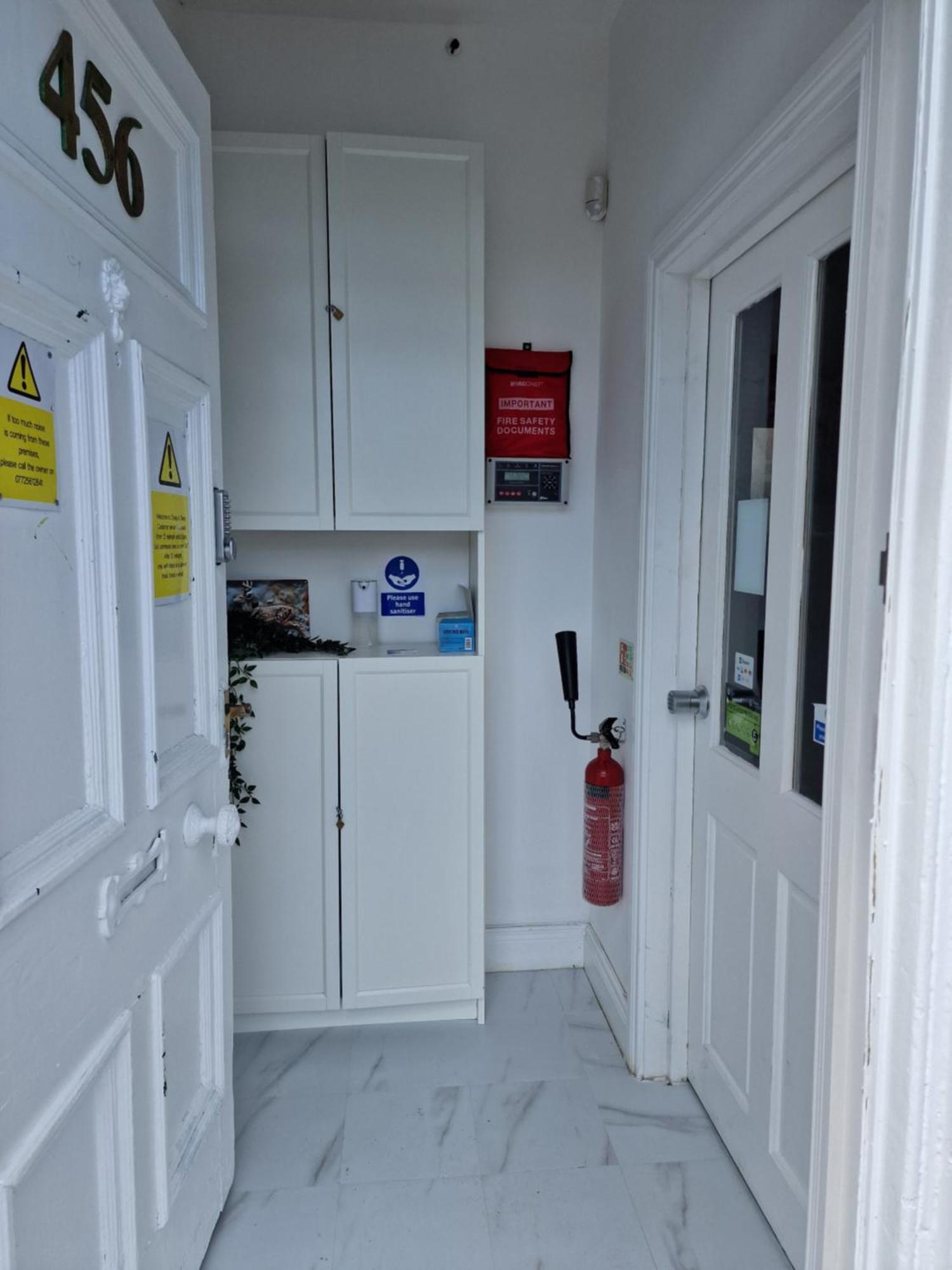 Hostel Aunty Katie'S House, Ni Tourist Board Certified & Located On The Main Oldpark Road To Belfast, With Free Continental Breakfast & Free Ultra Fast Sky Internet, Free Sky Sports & Free Sky Cinema, Self-Check In After 10Pm Gmt Zewnętrze zdjęcie