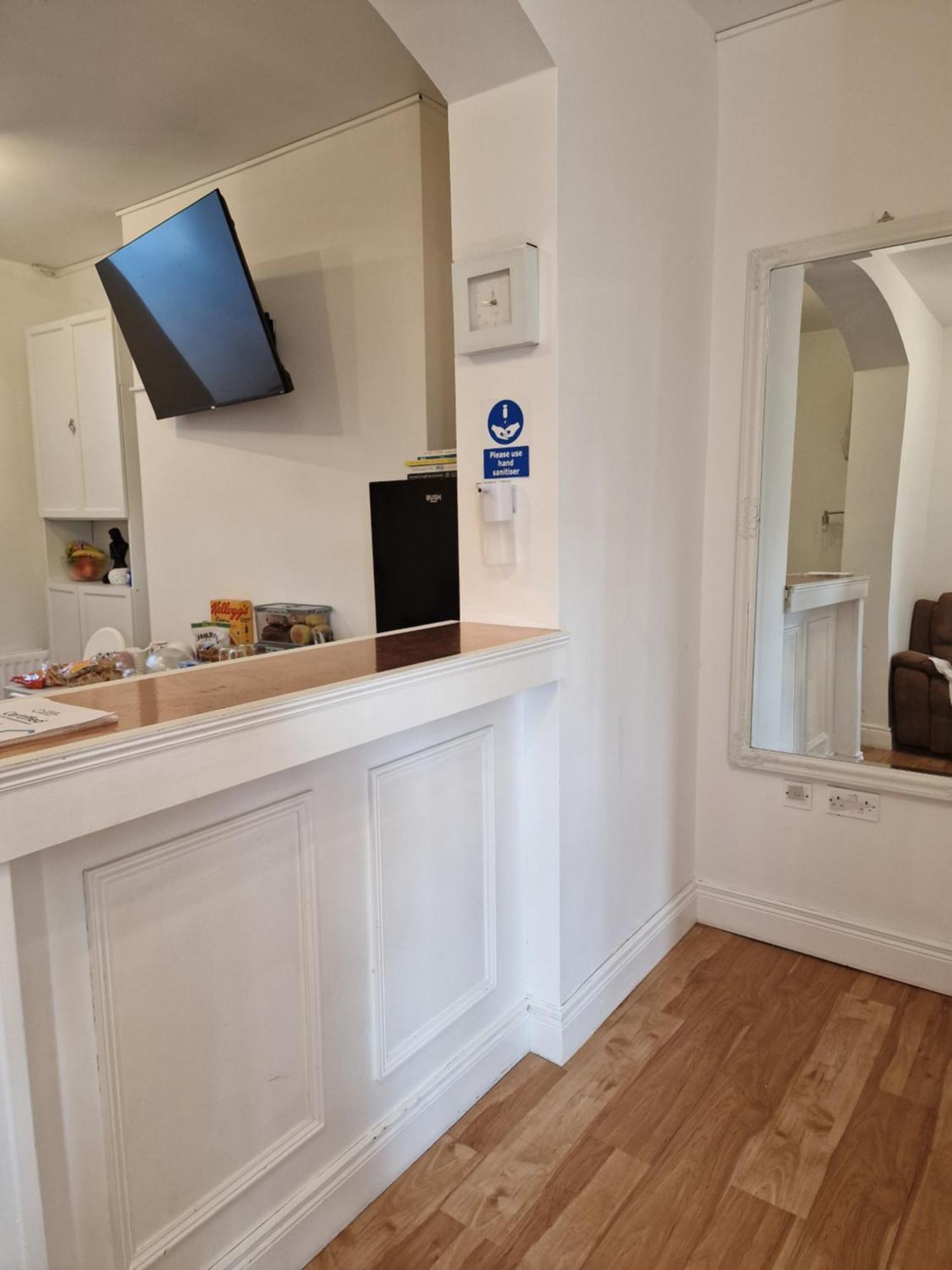 Hostel Aunty Katie'S House, Ni Tourist Board Certified & Located On The Main Oldpark Road To Belfast, With Free Continental Breakfast & Free Ultra Fast Sky Internet, Free Sky Sports & Free Sky Cinema, Self-Check In After 10Pm Gmt Zewnętrze zdjęcie