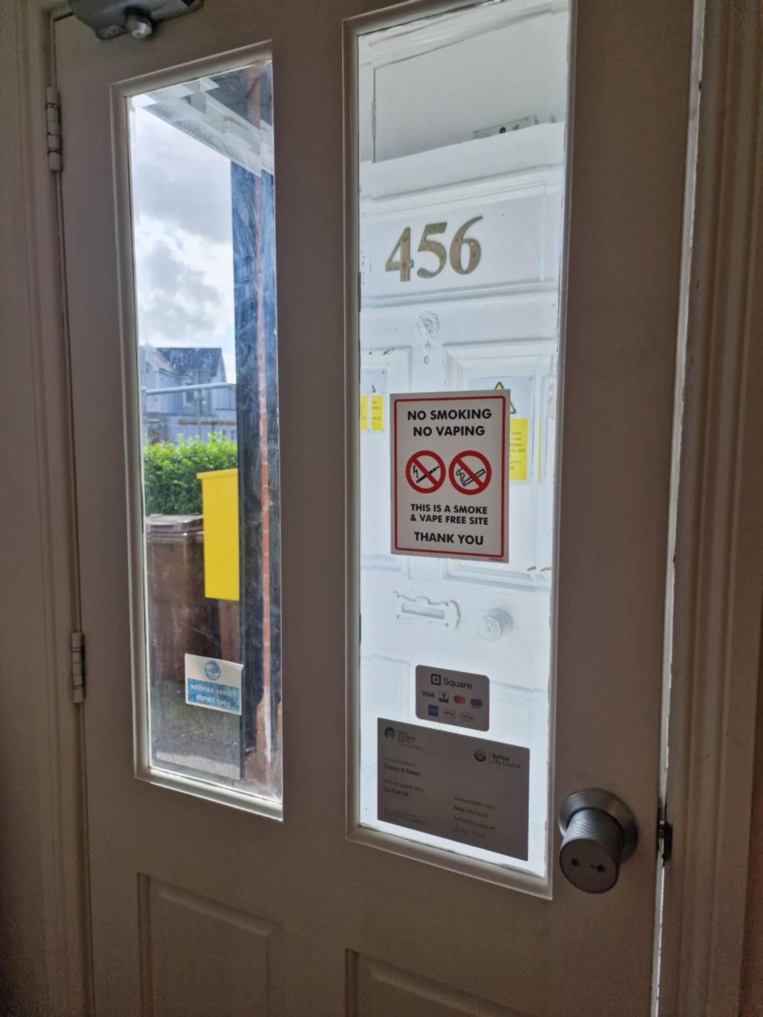 Hostel Aunty Katie'S House, Ni Tourist Board Certified & Located On The Main Oldpark Road To Belfast, With Free Continental Breakfast & Free Ultra Fast Sky Internet, Free Sky Sports & Free Sky Cinema, Self-Check In After 10Pm Gmt Zewnętrze zdjęcie