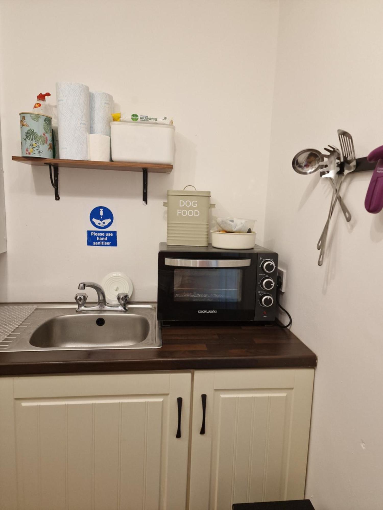 Hostel Aunty Katie'S House, Ni Tourist Board Certified & Located On The Main Oldpark Road To Belfast, With Free Continental Breakfast & Free Ultra Fast Sky Internet, Free Sky Sports & Free Sky Cinema, Self-Check In After 10Pm Gmt Zewnętrze zdjęcie