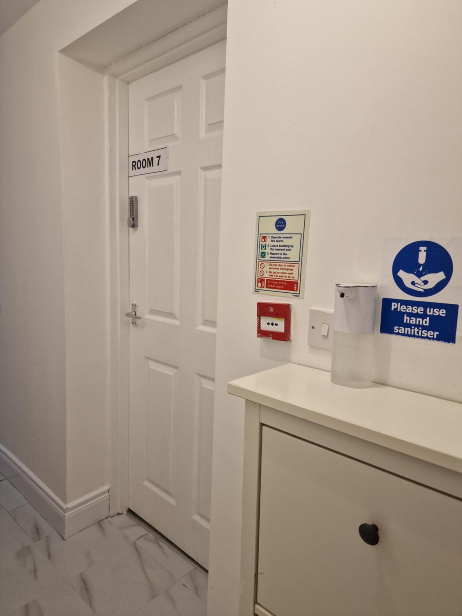 Hostel Aunty Katie'S House, Ni Tourist Board Certified & Located On The Main Oldpark Road To Belfast, With Free Continental Breakfast & Free Ultra Fast Sky Internet, Free Sky Sports & Free Sky Cinema, Self-Check In After 10Pm Gmt Zewnętrze zdjęcie