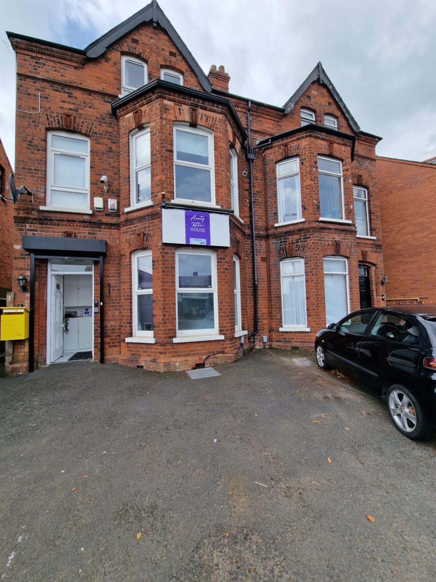 Hostel Aunty Katie'S House, Ni Tourist Board Certified & Located On The Main Oldpark Road To Belfast, With Free Continental Breakfast & Free Ultra Fast Sky Internet, Free Sky Sports & Free Sky Cinema, Self-Check In After 10Pm Gmt Zewnętrze zdjęcie
