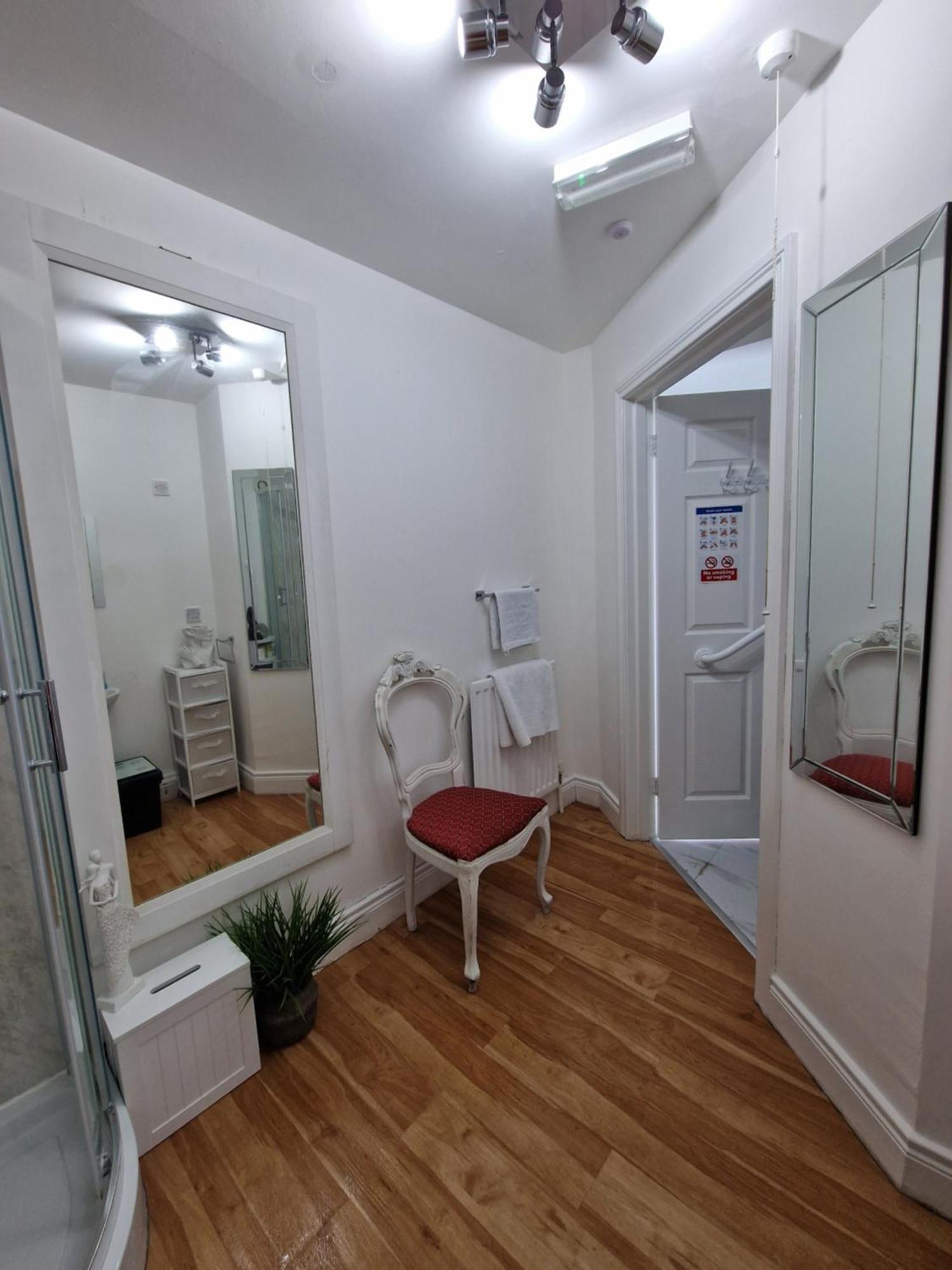 Hostel Aunty Katie'S House, Ni Tourist Board Certified & Located On The Main Oldpark Road To Belfast, With Free Continental Breakfast & Free Ultra Fast Sky Internet, Free Sky Sports & Free Sky Cinema, Self-Check In After 10Pm Gmt Zewnętrze zdjęcie
