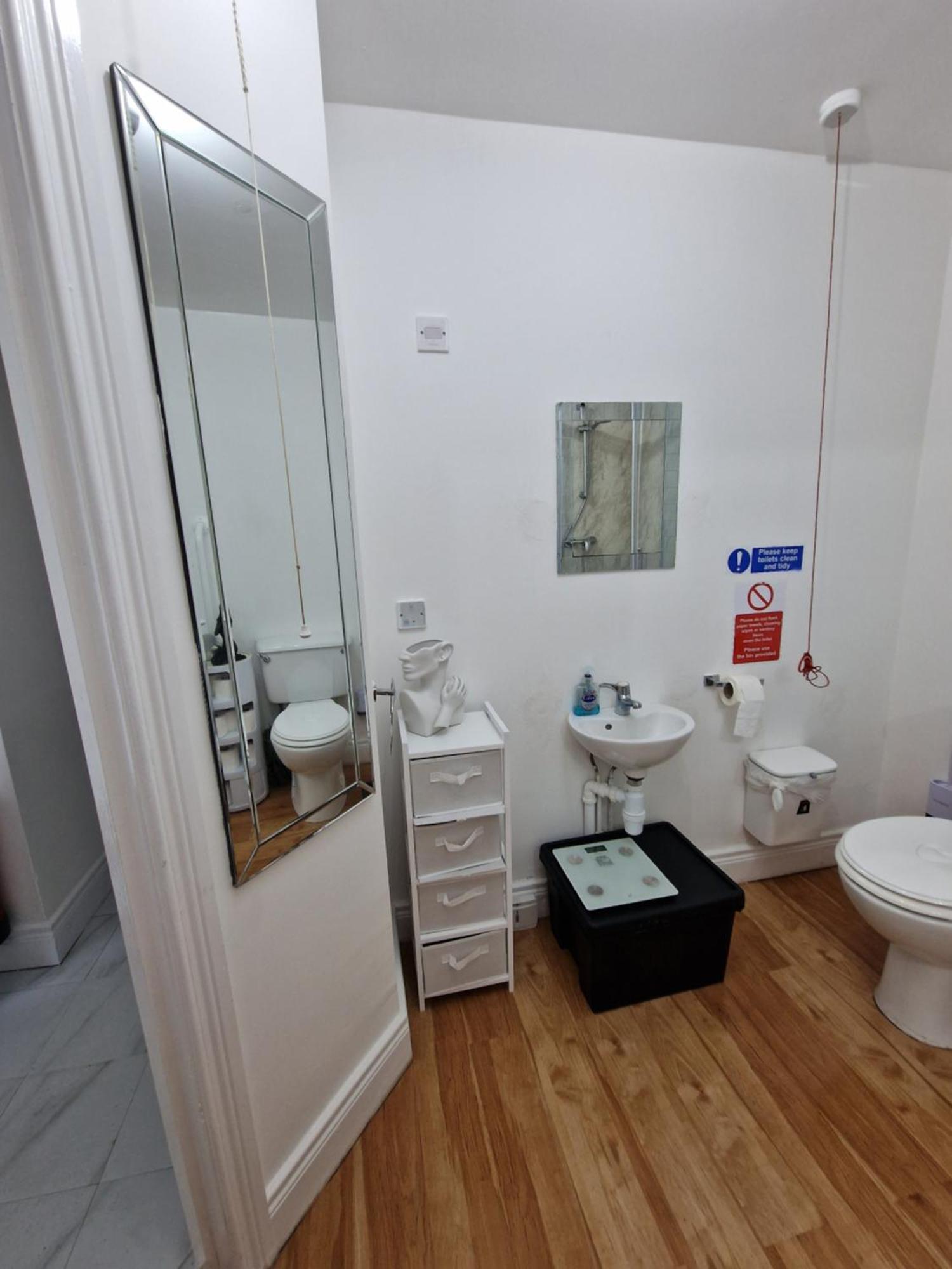 Hostel Aunty Katie'S House, Ni Tourist Board Certified & Located On The Main Oldpark Road To Belfast, With Free Continental Breakfast & Free Ultra Fast Sky Internet, Free Sky Sports & Free Sky Cinema, Self-Check In After 10Pm Gmt Zewnętrze zdjęcie