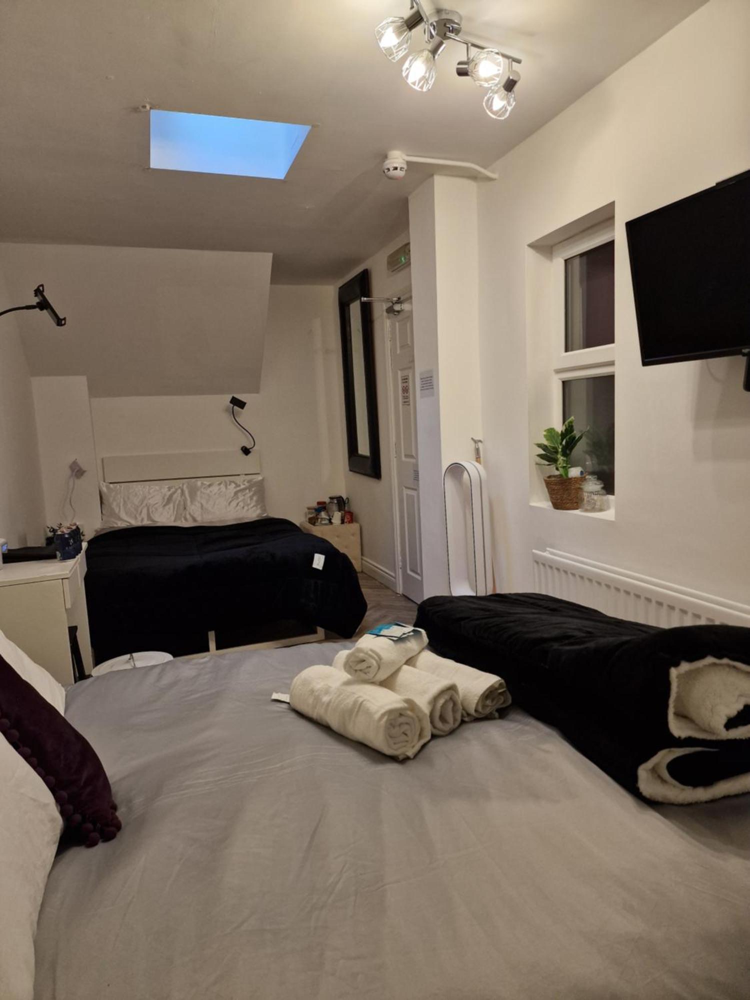 Hostel Aunty Katie'S House, Ni Tourist Board Certified & Located On The Main Oldpark Road To Belfast, With Free Continental Breakfast & Free Ultra Fast Sky Internet, Free Sky Sports & Free Sky Cinema, Self-Check In After 10Pm Gmt Zewnętrze zdjęcie