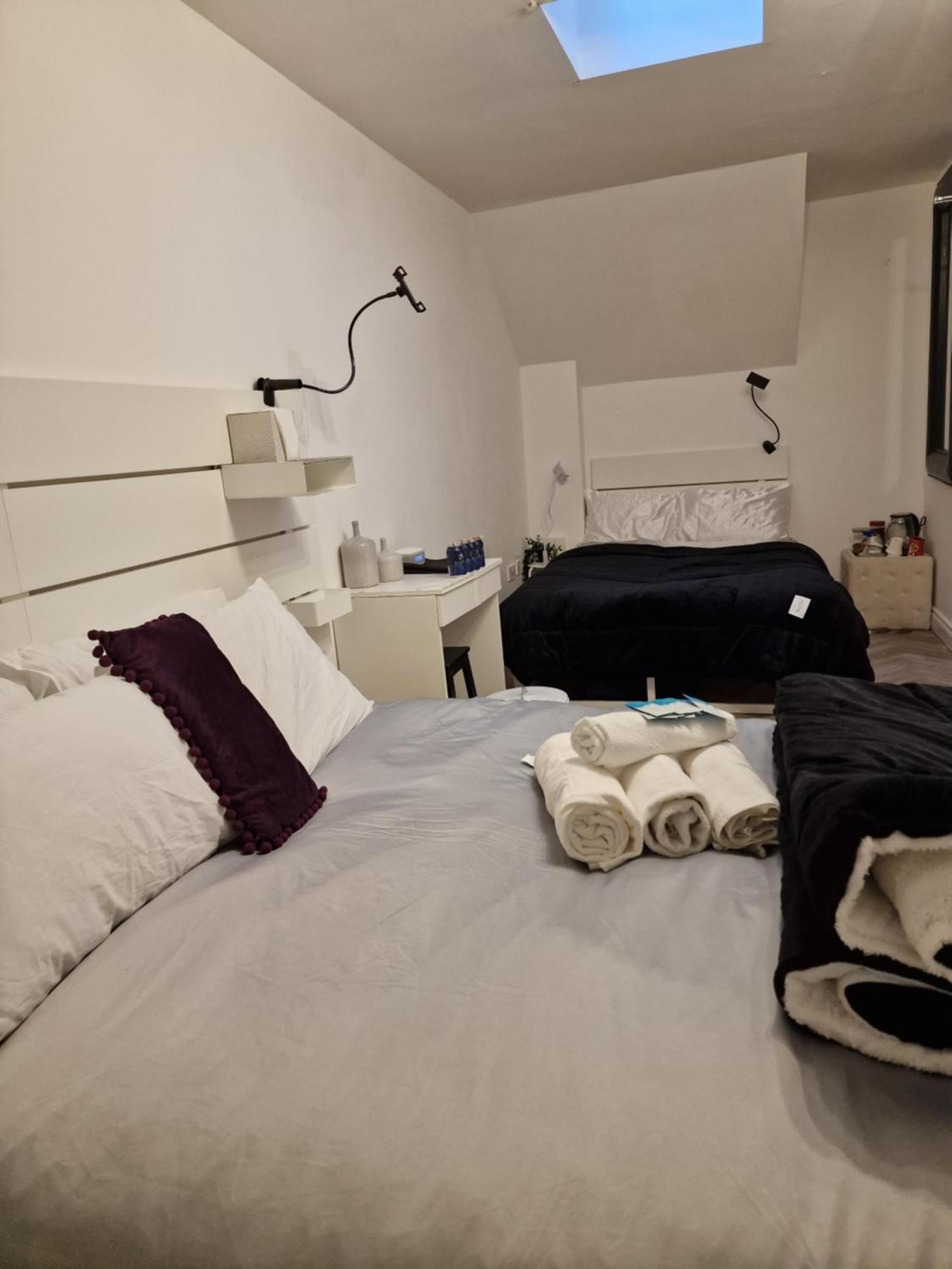Hostel Aunty Katie'S House, Ni Tourist Board Certified & Located On The Main Oldpark Road To Belfast, With Free Continental Breakfast & Free Ultra Fast Sky Internet, Free Sky Sports & Free Sky Cinema, Self-Check In After 10Pm Gmt Zewnętrze zdjęcie