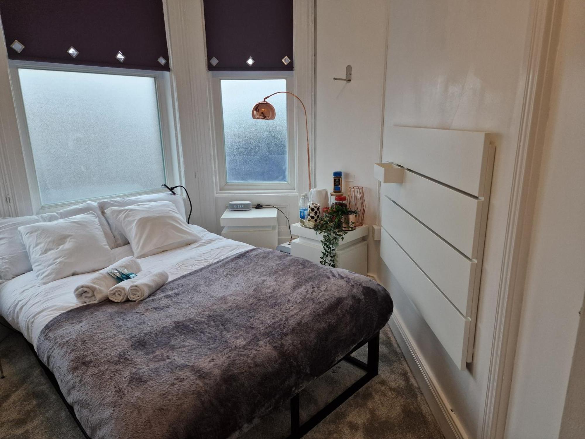 Hostel Aunty Katie'S House, Ni Tourist Board Certified & Located On The Main Oldpark Road To Belfast, With Free Continental Breakfast & Free Ultra Fast Sky Internet, Free Sky Sports & Free Sky Cinema, Self-Check In After 10Pm Gmt Zewnętrze zdjęcie
