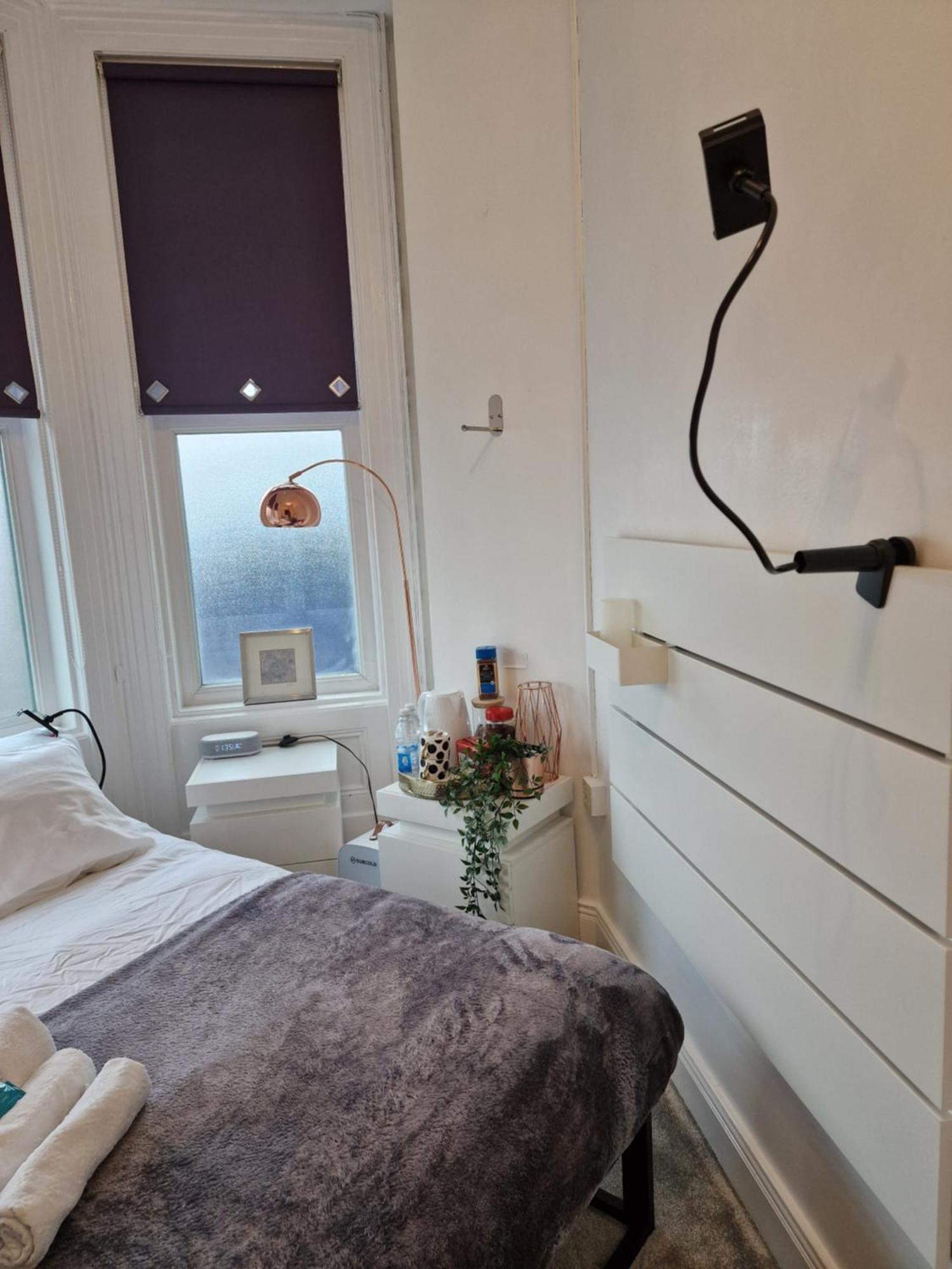 Hostel Aunty Katie'S House, Ni Tourist Board Certified & Located On The Main Oldpark Road To Belfast, With Free Continental Breakfast & Free Ultra Fast Sky Internet, Free Sky Sports & Free Sky Cinema, Self-Check In After 10Pm Gmt Zewnętrze zdjęcie