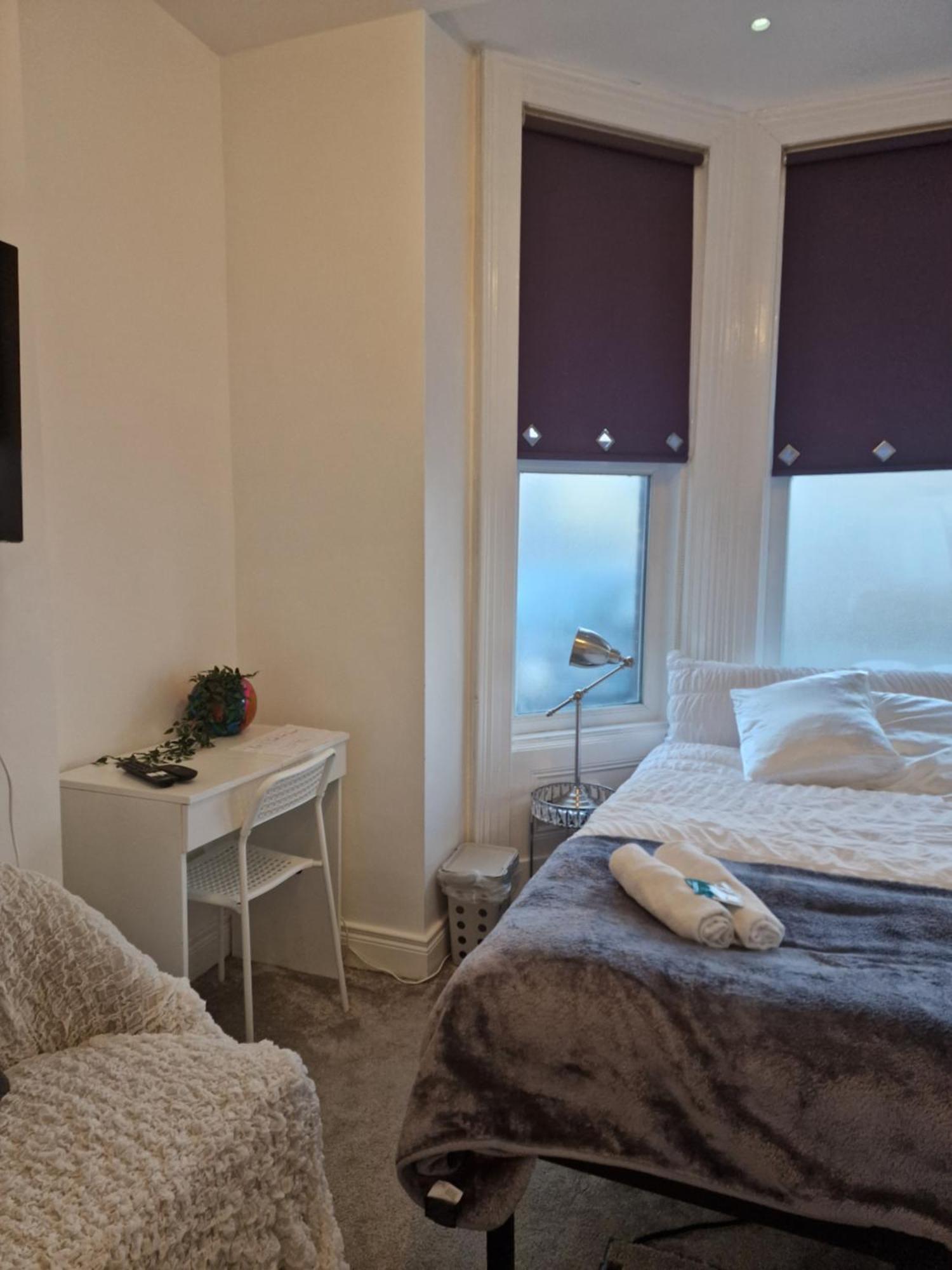 Hostel Aunty Katie'S House, Ni Tourist Board Certified & Located On The Main Oldpark Road To Belfast, With Free Continental Breakfast & Free Ultra Fast Sky Internet, Free Sky Sports & Free Sky Cinema, Self-Check In After 10Pm Gmt Zewnętrze zdjęcie